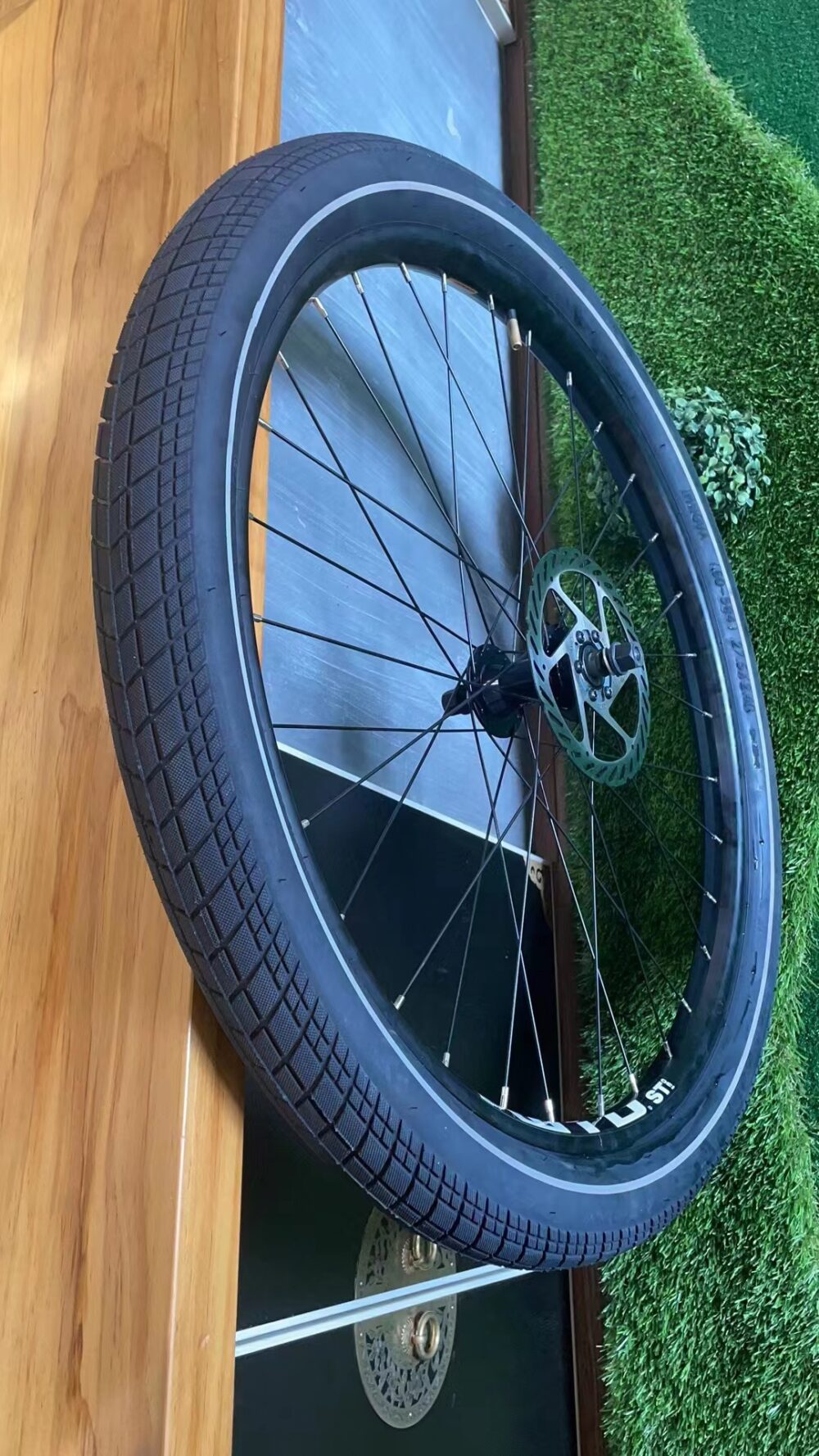 High-Performance 27.5 x 2.125 E-Bike Tire – Durable Ride